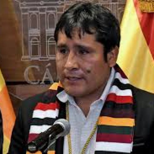 Huaytari es denunciado por “ganancias ilícitas”, cuentas congeladas y suman voces para que renuncie